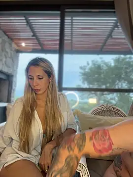 Snapshot of CarinaRose chatting on April 21, 9:06 pm CarinaRose online show from April 21, 9:06 pm