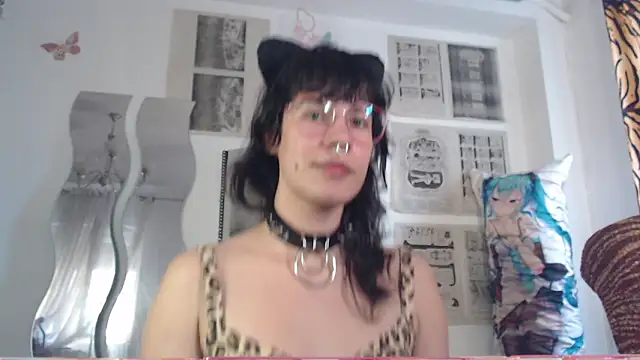 Snapshot of PainPrince69 chatting on March 16, 5:44 am PainPrince69 online show from March 16, 5:44 am