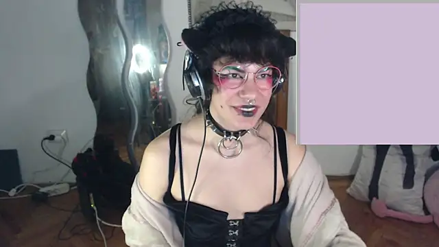 Snapshot of PainPrince69 chatting on April 3, 4:10 am PainPrince69 online show from April 3, 4:10 am