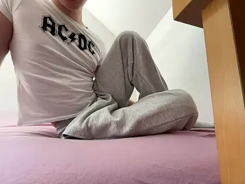 Snapshot of lukaskrtr chatting on March 13, 11:39 am lukaskrtr online show from March 13, 11:39 am