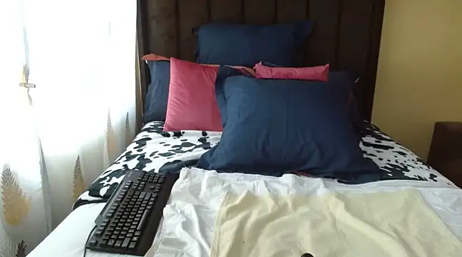 Snapshot of SexyShybarbie chatting on March 15, 1:29 pm SexyShybarbie online show from March 15, 1:29 pm