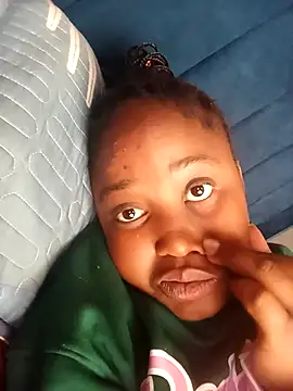 Snapshot of SexyShybarbie chatting on October 17, 5:10 am SexyShybarbie online show from October 17, 5:10 am