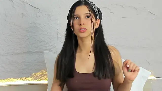 lucianasmith  online show from February 11, 8:03 pm