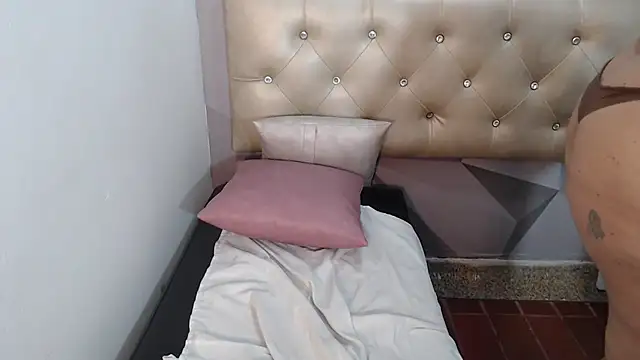 Milf-Prettyboobs online show from February 19, 6:31 am