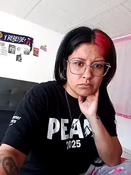 Snapshot of DaniPoison chatting on February 10, 2:43 pm DaniPoison online show from February 10, 2:43 pm