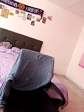 Snapshot of DaniPoison chatting on February 12, 8:15 pm DaniPoison online show from February 12, 8:15 pm