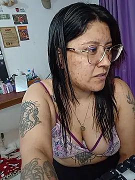 Snapshot of DaniPoison chatting on May 21, 8:16 pm DaniPoison online show from May 21, 8:16 pm