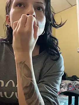 Snapshot of val_zx chatting on October 9, 7:45 pm val zx online show from October 9, 7:45 pm