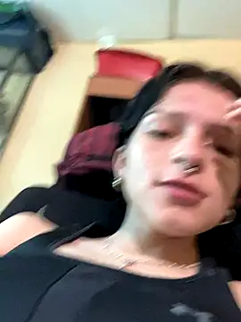 Snapshot of val_zx chatting on October 10, 5:45 pm val zx online show from October 10, 5:45 pm