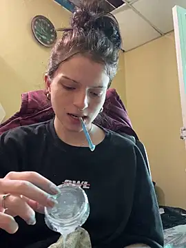 Snapshot of val_zx chatting on October 15, 6:19 pm val zx online show from October 15, 6:19 pm