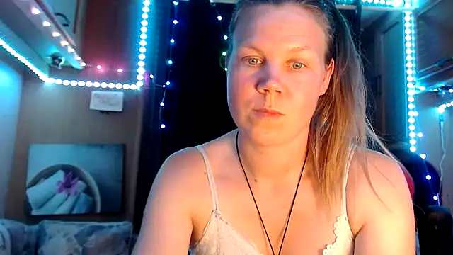 CallMeMaria online show from February 15, 9:15 pm