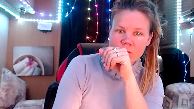 CallMeMaria online show from March 11, 3:34 pm