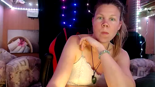 CallMeMaria online show from March 12, 9:03 pm