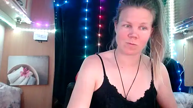 CallMeMaria online show from March 13, 3:39 pm