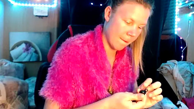 CallMeMaria online show from March 14, 8:28 pm