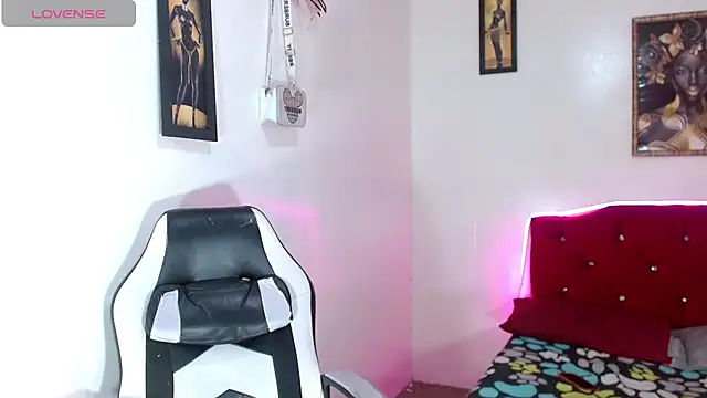 Snapshot of alexsandra_kiss chatting on February 13, 11:17 am alexsandra kiss online show from February 13, 11:17 am