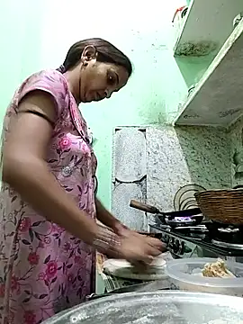 Snapshot of Hotty-Nidhi chatting on February 23, 4:37 pm Hotty-Nidhi online show from February 23, 4:37 pm