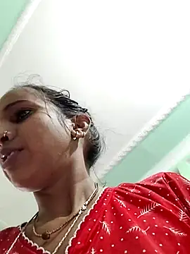 Snapshot of Hotty-Nidhi chatting on April 3, 5:05 am Hotty-Nidhi online show from April 3, 5:05 am