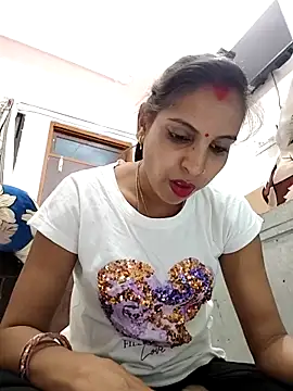 Snapshot of Hotty-Nidhi chatting on April 3, 5:44 pm Hotty-Nidhi online show from April 3, 5:44 pm