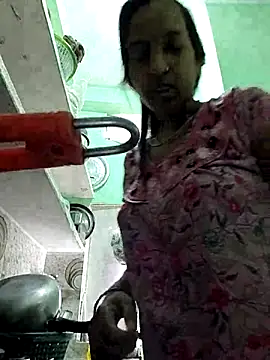 Snapshot of Hotty-Nidhi chatting on April 5, 3:36 am Hotty-Nidhi online show from April 5, 3:36 am