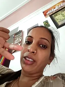 Snapshot of Hotty-Nidhi chatting on April 13, 5:24 am Hotty-Nidhi online show from April 13, 5:24 am