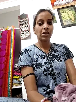 Snapshot of Hotty-Nidhi chatting on April 15, 3:24 am Hotty-Nidhi online show from April 15, 3:24 am