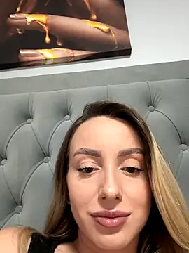 AlexisWhit online show from October 8, 7:06 am