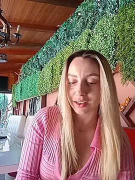 Snapshot of AlexisWhit chatting on May 16, 10:36 am AlexisWhit online show from May 16, 10:36 am