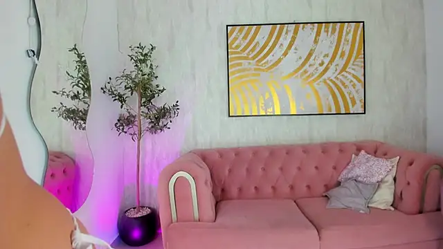 Krissi latore online show from April 11, 1:04 pm