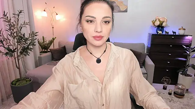 Snapshot of Viki_Bellson chatting on June 7, 6:55 pm Viki Bellson online show from June 7, 6:55 pm