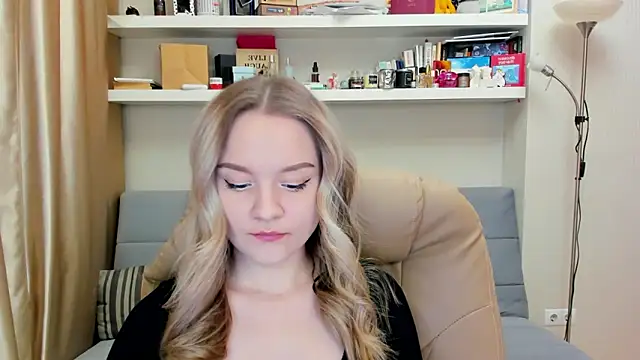 Snapshot of Kara_Smith_ chatting on January 12, 10:22 pm Kara Smith online show from January 12, 10:22 pm