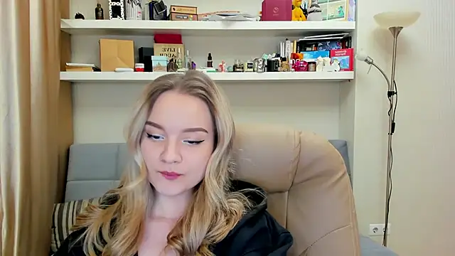 Snapshot of Kara_Smith_ chatting on January 15, 11:19 pm Kara Smith online show from January 15, 11:19 pm