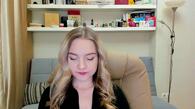 Snapshot of Kara_Smith_ chatting on January 17, 10:34 pm Kara Smith online show from January 17, 10:34 pm