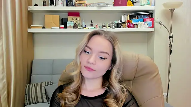 Snapshot of Kara_Smith_ chatting on January 19, 10:06 pm Kara Smith online show from January 19, 10:06 pm