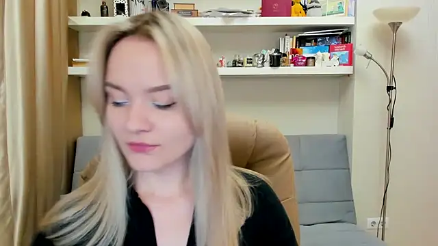 Snapshot of Kara_Smith_ chatting on February 8, 10:19 pm Kara Smith online show from February 8, 10:19 pm