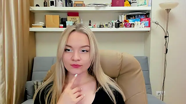 Snapshot of Kara_Smith_ chatting on February 9, 10:11 pm Kara Smith online show from February 9, 10:11 pm