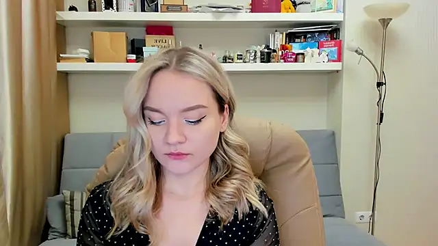 Snapshot of Kara_Smith_ chatting on February 12, 8:29 pm Kara Smith online show from February 12, 8:29 pm