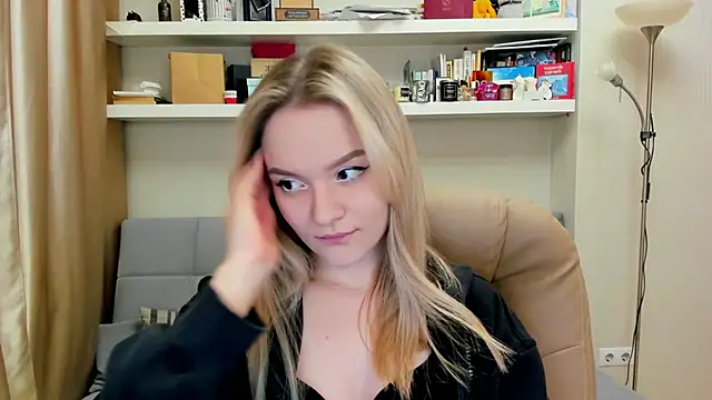 Snapshot of Kara_Smith_ chatting on March 6, 12:54 am Kara Smith online show from March 6, 12:54 am