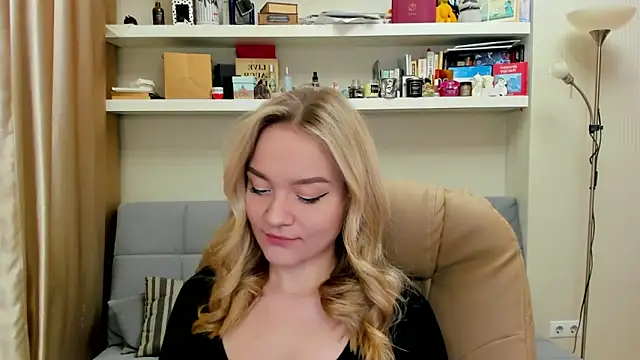 Snapshot of Kara_Smith_ chatting on March 9, 11:14 pm Kara Smith online show from March 9, 11:14 pm