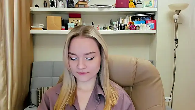 Snapshot of Kara_Smith_ chatting on March 11, 11:59 pm Kara Smith online show from March 11, 11:59 pm