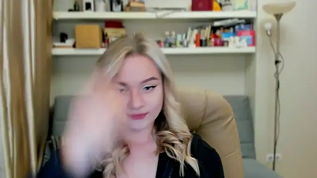 Snapshot of Kara_Smith_ chatting on October 2, 10:39 pm Kara Smith online show from October 2, 10:39 pm