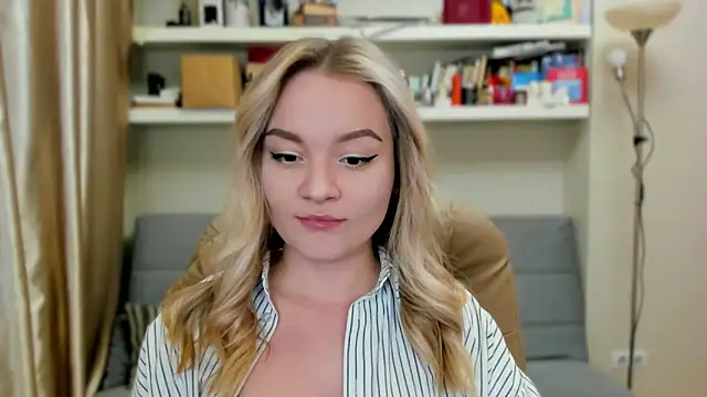 Snapshot of Kara_Smith_ chatting on October 5, 9:02 pm Kara Smith online show from October 5, 9:02 pm