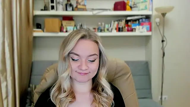 Snapshot of Kara_Smith_ chatting on October 31, 12:11 am Kara Smith online show from October 31, 12:11 am