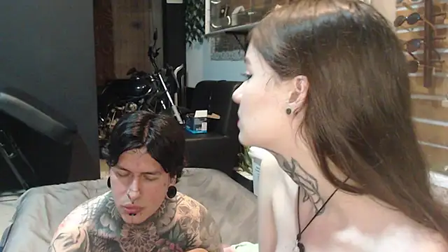 Snapshot of Alucard-Carmila chatting on October 8, 3:15 am Alucard-Carmila online show from October 8, 3:15 am