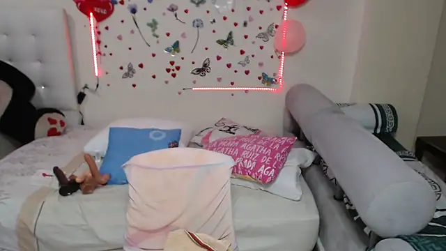 Snapshot of Olgahunder chatting on February 8, 11:52 pm Olgahunder online show from February 8, 11:52 pm