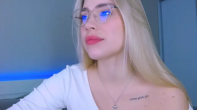 Snapshot of DIANAxxxDIAMOND chatting on October 17, 7:22 am DIANAxxxDIAMOND online show from October 17, 7:22 am