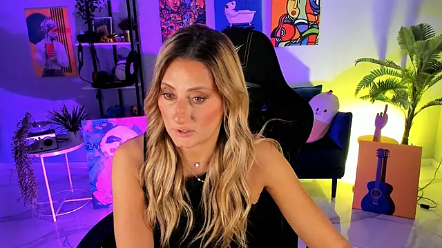 SarahAlluring online show from October 19, 11:55 am