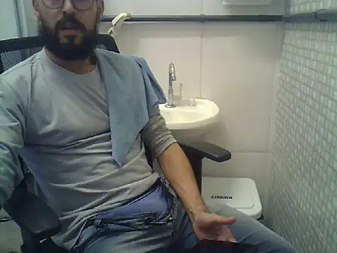 Snapshot of pdasgyn chatting on May 27, 2:47 pm pdasgyn online show from May 27, 2:47 pm