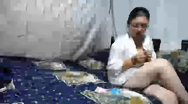 Snapshot of SHARONYJQVI chatting on March 12, 6:40 am SHARONYJQVI online show from March 12, 6:40 am