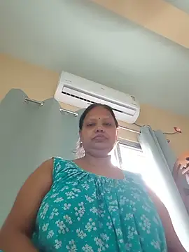 Snapshot of Arohi35 chatting on May 25, 1:00 am Arohi35 online show from May 25, 1:00 am
